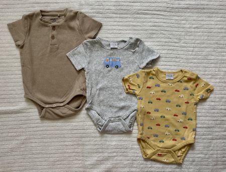 3x Baby Body kurzarm – Gr. 62/68