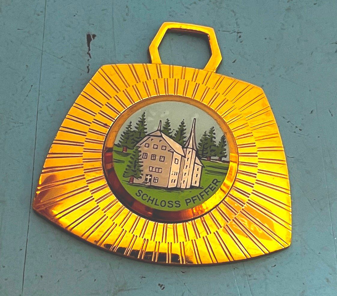 Swiss Placchette & Badge: Schloss Pfiffer – Usato da Obernau venduto da Wgnom