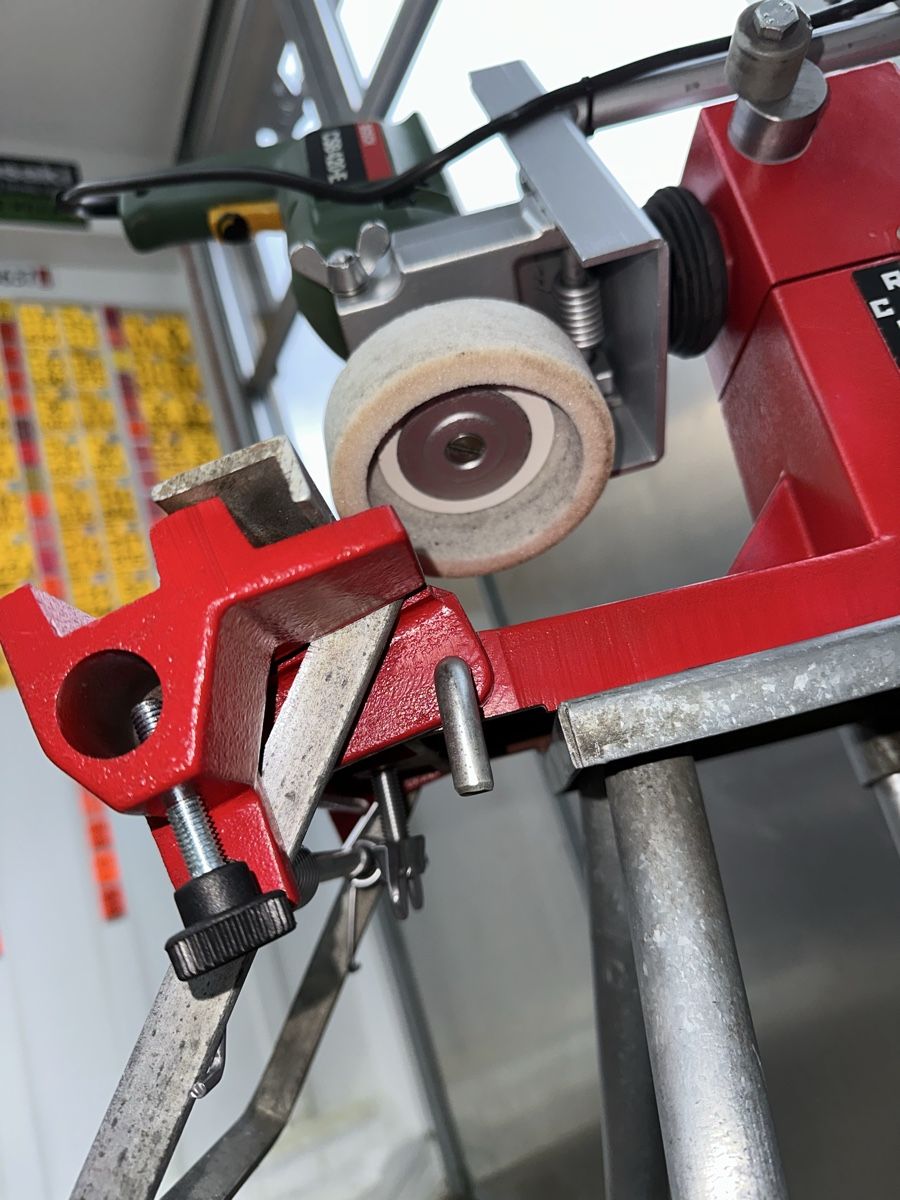 Tutte le macchine: Mähmesserschleifer Schleifgerät Rotax – Usato da Schwende venduto da weesli 8