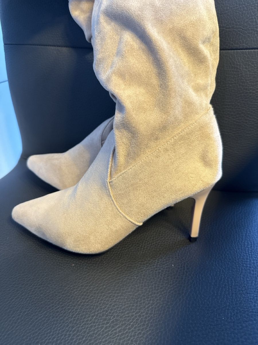 Scarpe da donna: Absatzstiefel Beige, Gr. 41 - Herbst Look! – Nuovo (secondo la descrizione) da Neukirch-Egnach venduto da Carmen1998 1