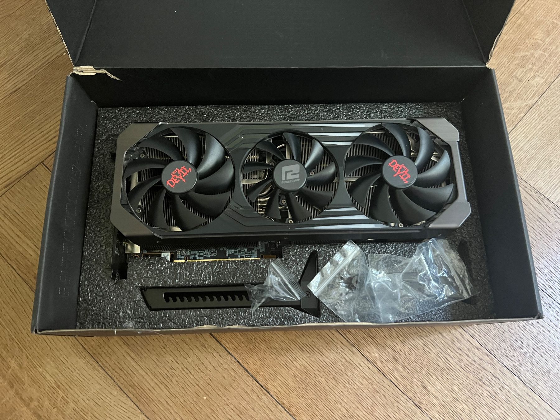 Amd Schede grafiche: PowerColor Red Devil Radeon RX 6900 XT Ultimate, 16 GB VRAM – Usato da Bern venduto da dominique124