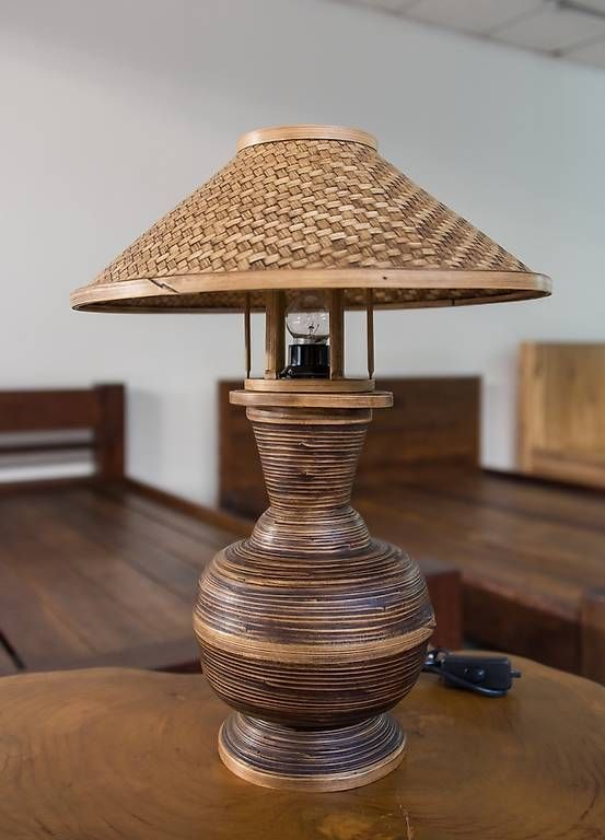 Lampade: Lampe en bois  – Nuovo e nell'imballaggio originale da Thônex venduto da Fred_1973