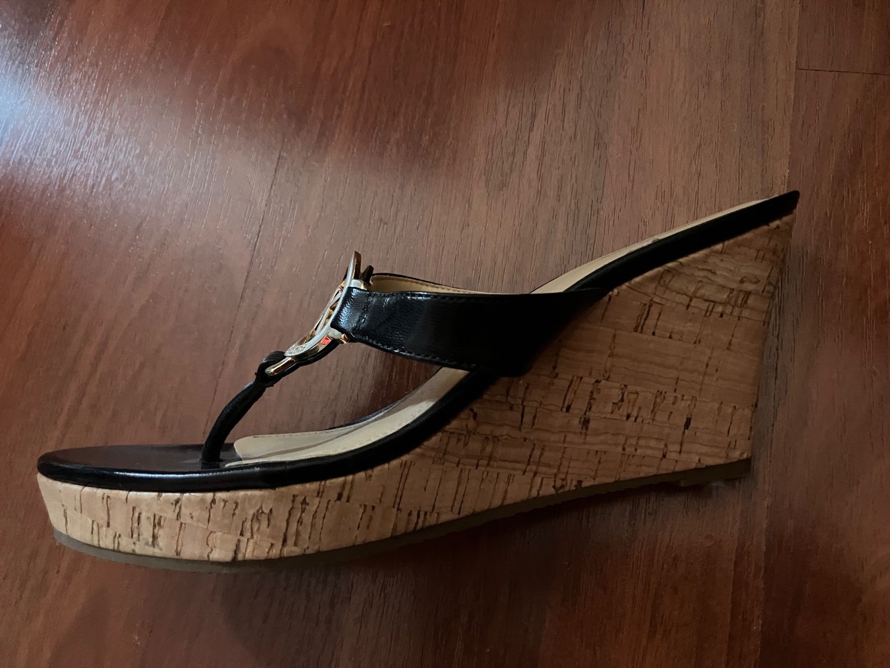 Michael Kors Scarpe da donna: Michael Kors Sandalen mit Absatz mit Logo-Schild – Nuovo (secondo la descrizione) da Unterseen venduto da amj_zz7j 3