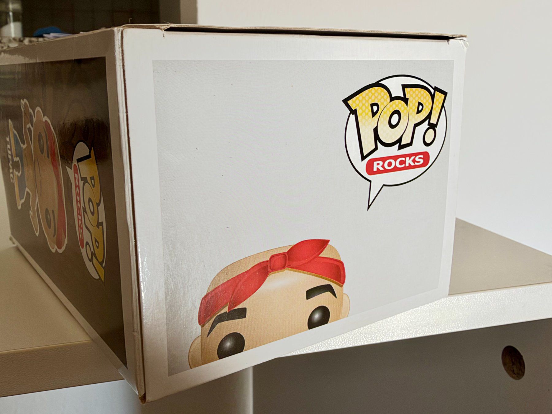 Funko Statuette: Funko Pop "Pop! Rocks" Nr. 19 TUPAC "no eyebrows" Version – Nuovo (secondo la descrizione) da Zürich venduto da NerdLoot 2