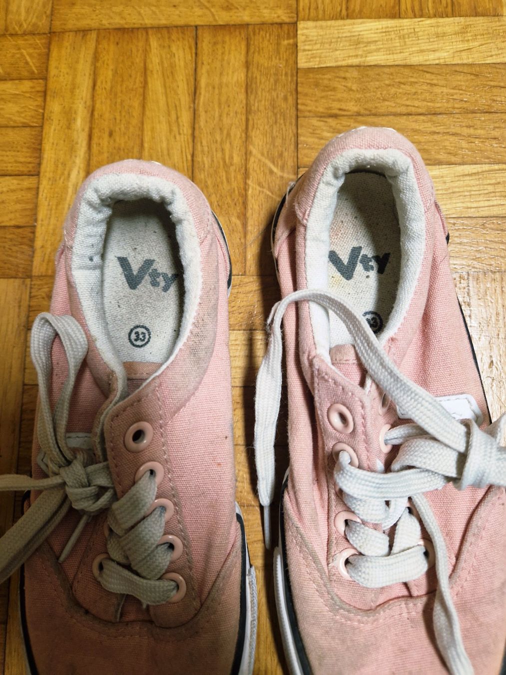 Schuhe für Mädchen: Turnschuhe Grösse 33 – Gebraucht aus Stüsslingen von white_angel86 3