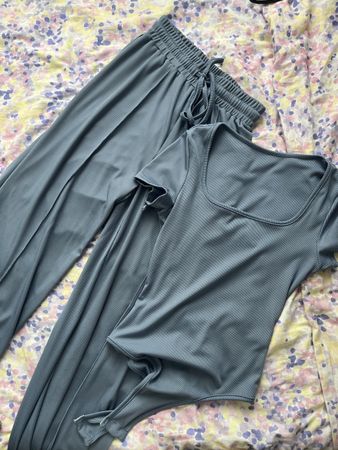 Damen Jogginganzug blau/grau Grösse S Body und Hose
