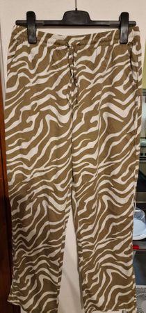 Trendige Hose mit Zebra-Muster in Khaki, Grösse 42