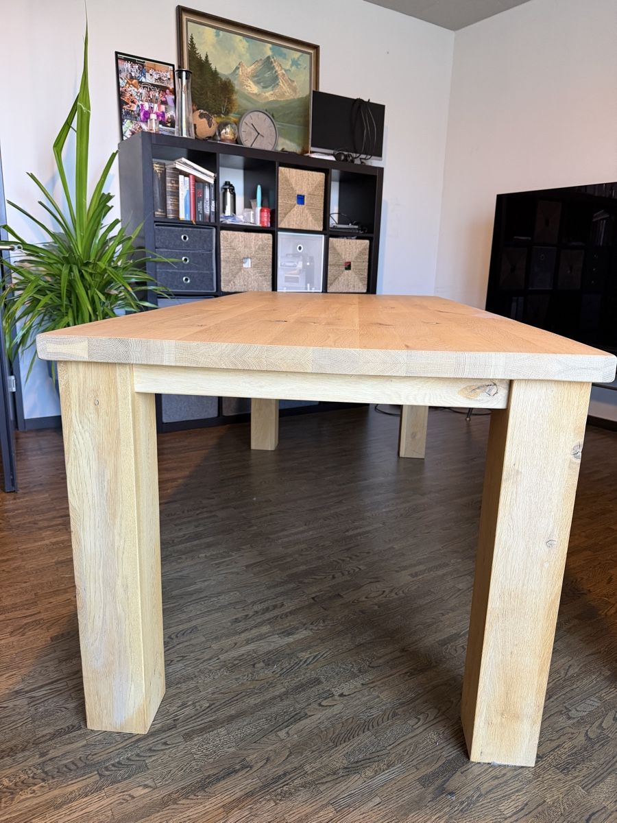 Tavoli: Massivholz Tisch Hellbraun Ess- oder Wohnzimmer 200x90x78cm – Usato da Bönigen venduto da F4IR 3