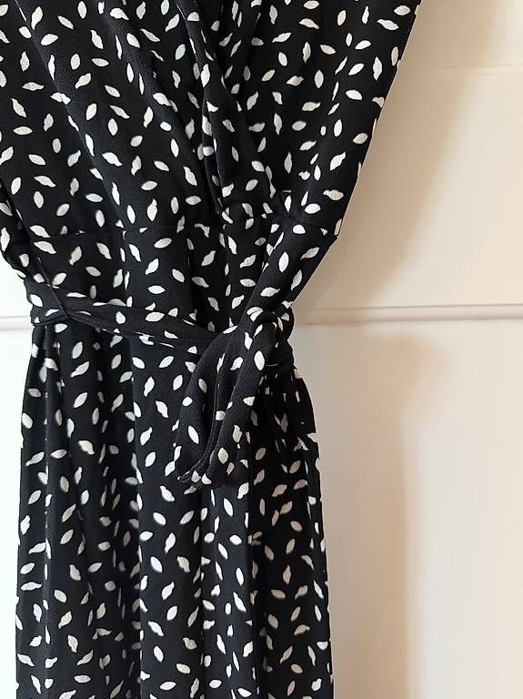 Vestiti: SCHWARZ-WEISSES WICKELKLEID – Usato da Zürich venduto da Nadgb1303 2