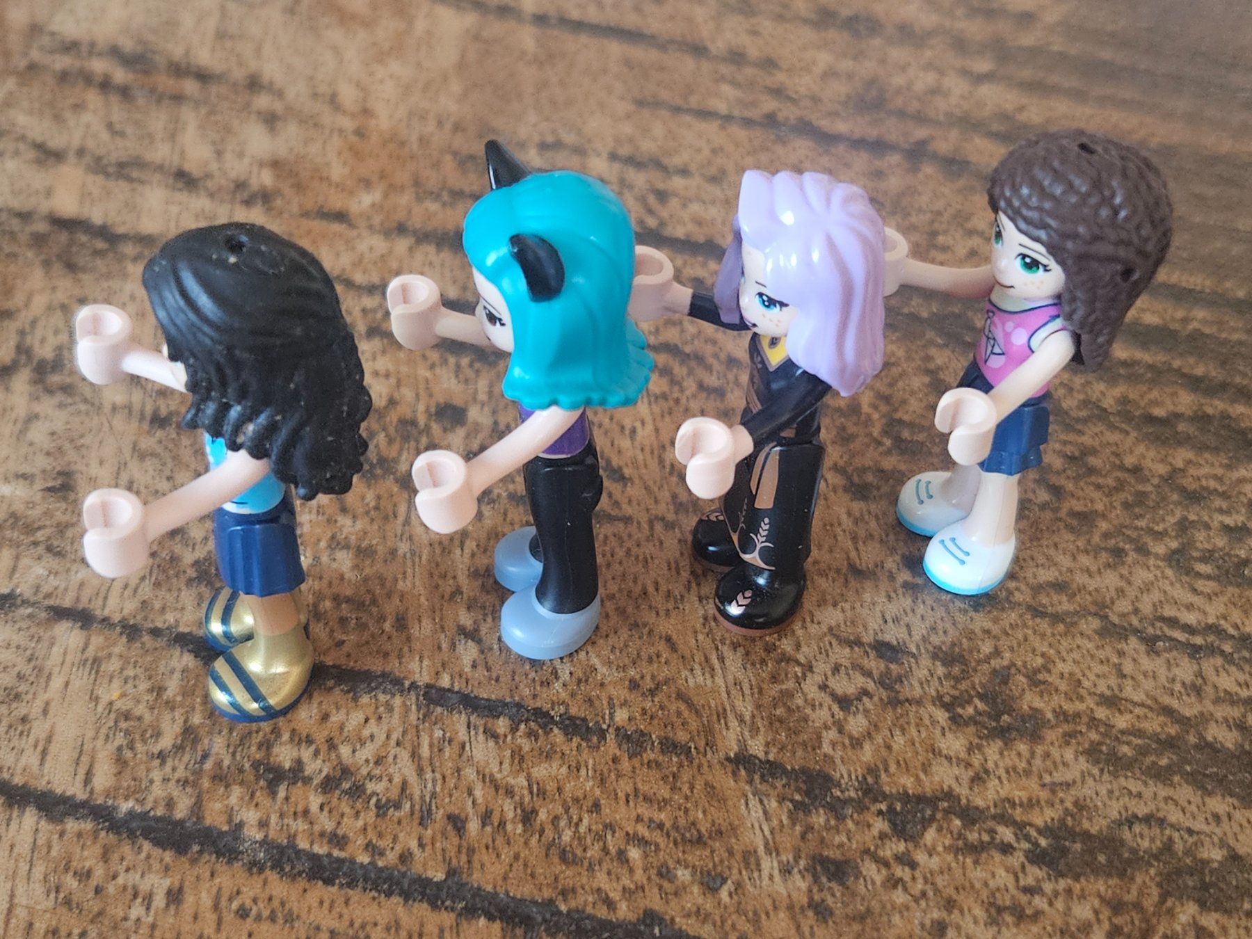 Lego Baukästen: lego lot de 4 figurines friends – Gebraucht aus Confignon von Ecrofigs 2