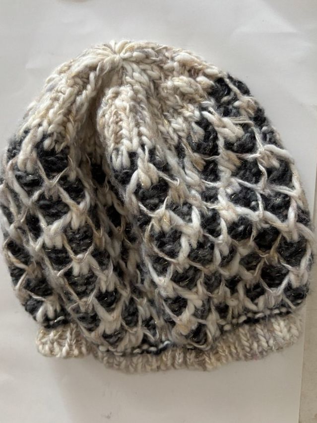 Copricapi, berretti & cappellini: Handgestrickte Wintermuetze, einmalig, warm und gemuetlich – Usato da Wallisellen venduto da AS.TZ.