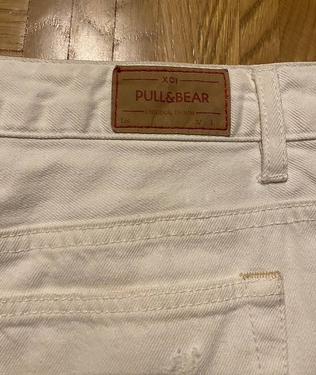 Pull&Bear Röcke: Pull&Bear: mini-jupe trouée en jeans blanc: taille S/36 – Neu (gemäss Beschreibung) aus Lausanne von loi_8msc
