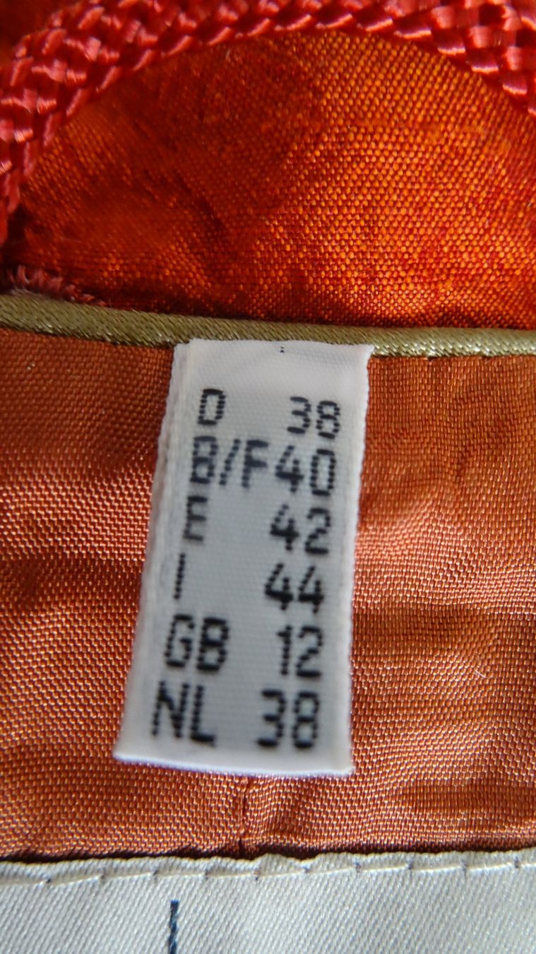 Giacche: Orange Seidenjacke mit Blumenmuster, Gr. 38 – Usato da Ehrendingen venduto da CHMEX 6