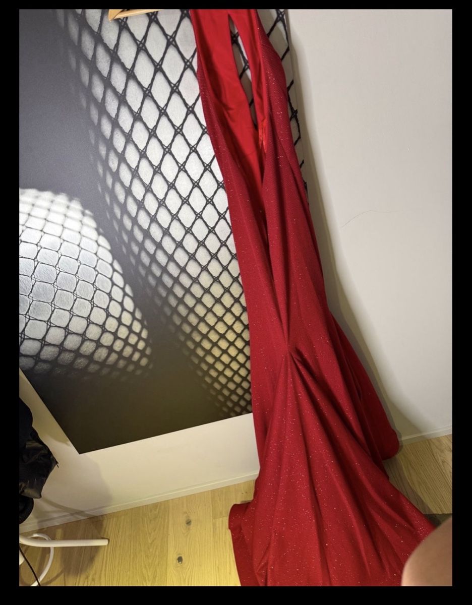Vestiti: Jovani Red Gown – Usato da Bern venduto da djinal 3