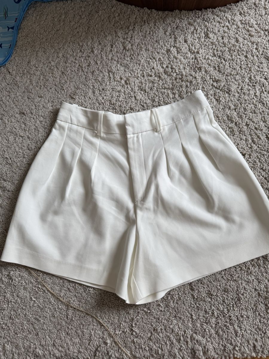 Zara Jeans: Zara shorts – Nuovo (secondo la descrizione) da Bern venduto da FashionK92