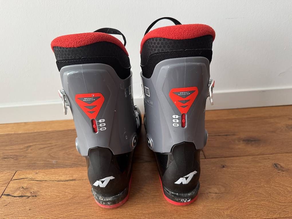 Agiferg Bottes de Ski Compatibles Mini Traîneau de Ski Extérieur pour Enfants Planche à Neige Bottes de Ski Antidérapantes