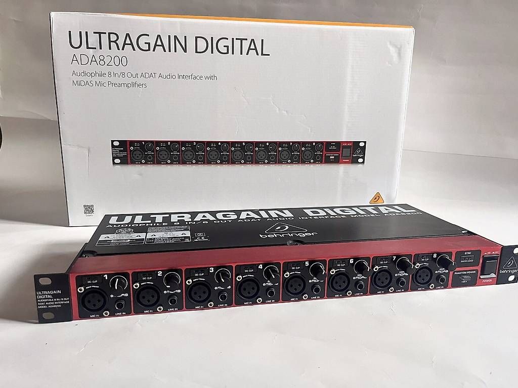 Attrezzatura per studi di registrazione: 2x Behringer ADA8200  8-Kanal Preamp / ADAT – Usato da Zürich venduto da Madshock