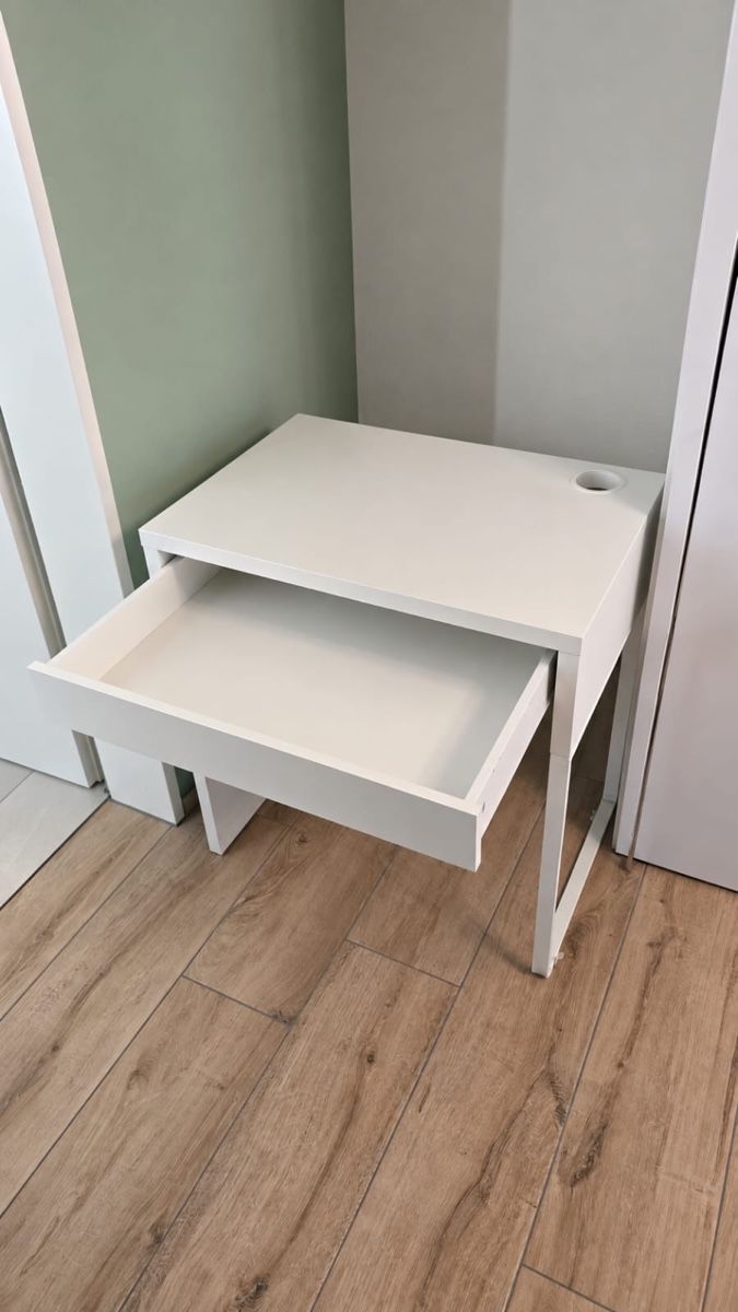 Schreibtische: Schreibtisch mit Schublade – Gebraucht aus Buchs ZH von Stella2903