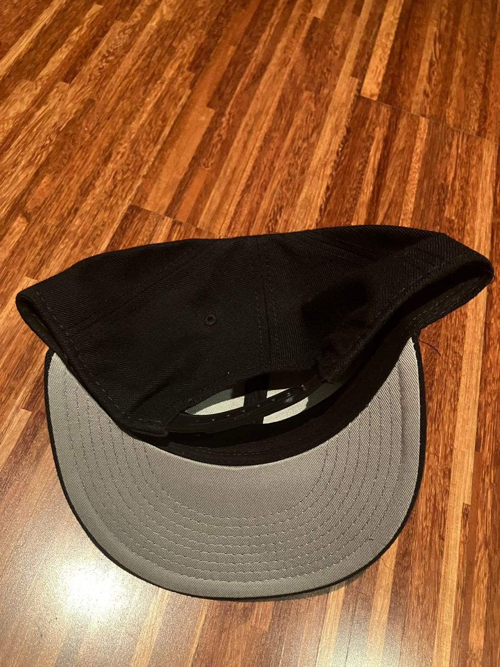 Copricapi, berretti & cappellini: Foo Fighters Snapback – Usato da Winkel venduto da Studi66 2