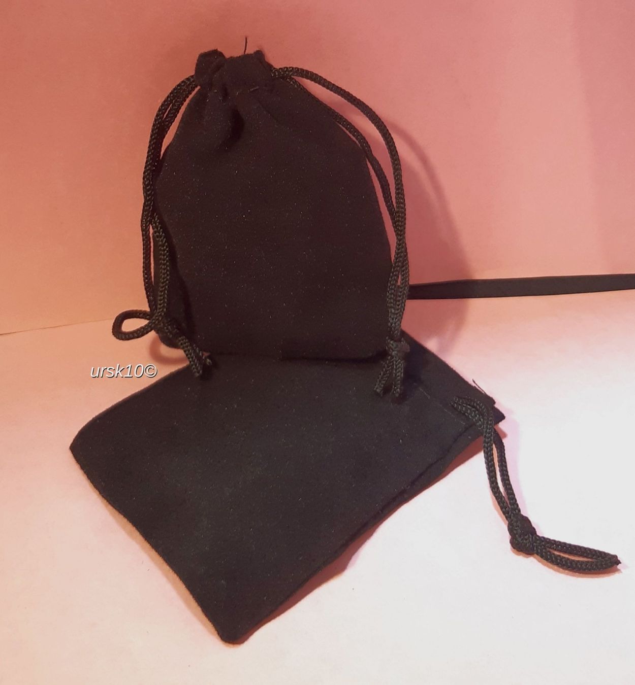 Taschen: NEU  2 Stück schwarze Schmuckbeutel 7x9cm – Neu und originalverpackt aus St. Margarethen TG von ursk10
