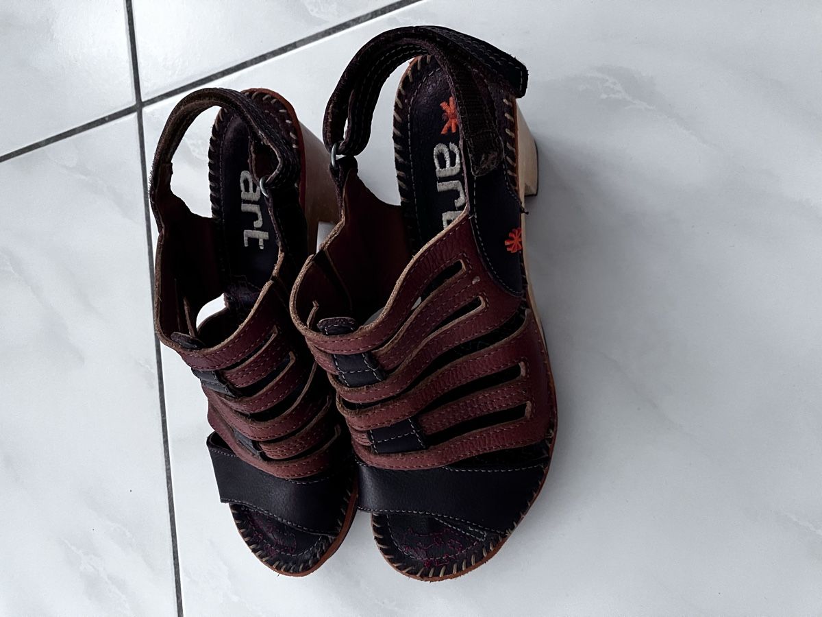 Art Damenschuhe: Ledersandale 38 Marke Art – Gebraucht aus Gümligen von svaud