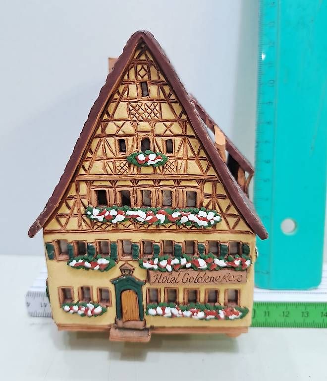 Alle Dekorationen: Töpferhaus Haus ca.13 cm. – Gebraucht aus Zürich von aiman3333