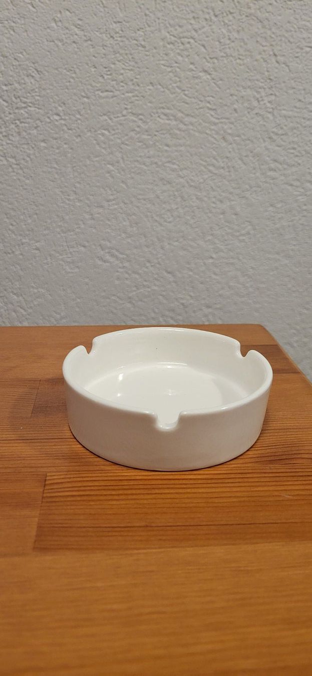 Portacenere: Cendriers en porcelaine, blancs – Nuovo (secondo la descrizione) da Fribourg venduto da gra_pjn9