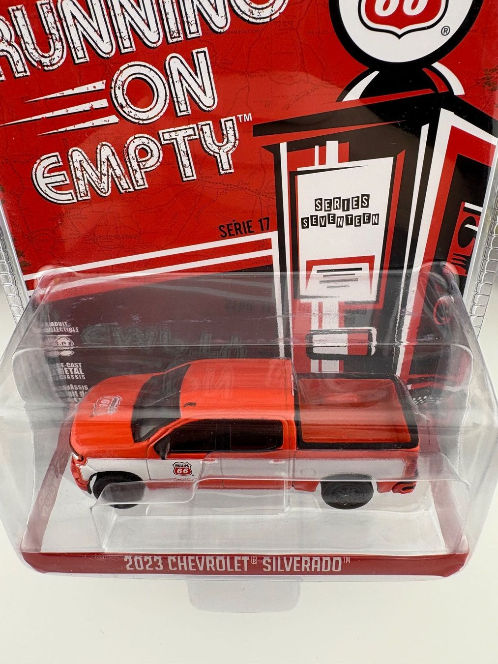 Greenlight Modellini d'auto: Greenlight 2023 Chevrolet Silverado Phillips 66 – Nuovo e nell'imballaggio originale da Flawil venduto da HeisseReifen 1