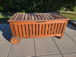 Gartentruhe mit Rädern und hersusnehmbaren Rost