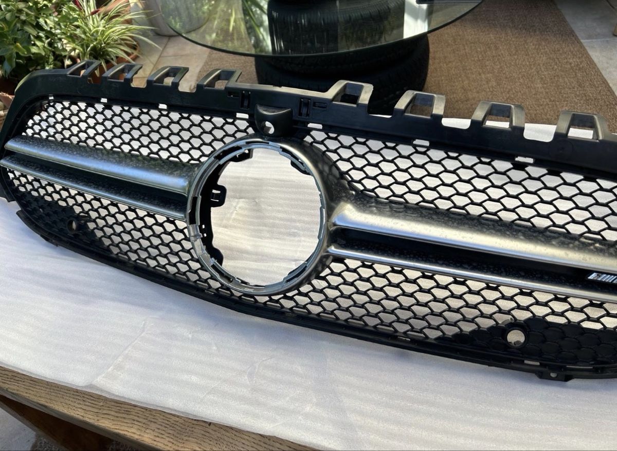 Mercedes-Benz Tutti pezzi di ricambio auto: Grille A35 AMG W177 – Usato da Genève venduto da asi_r7hk