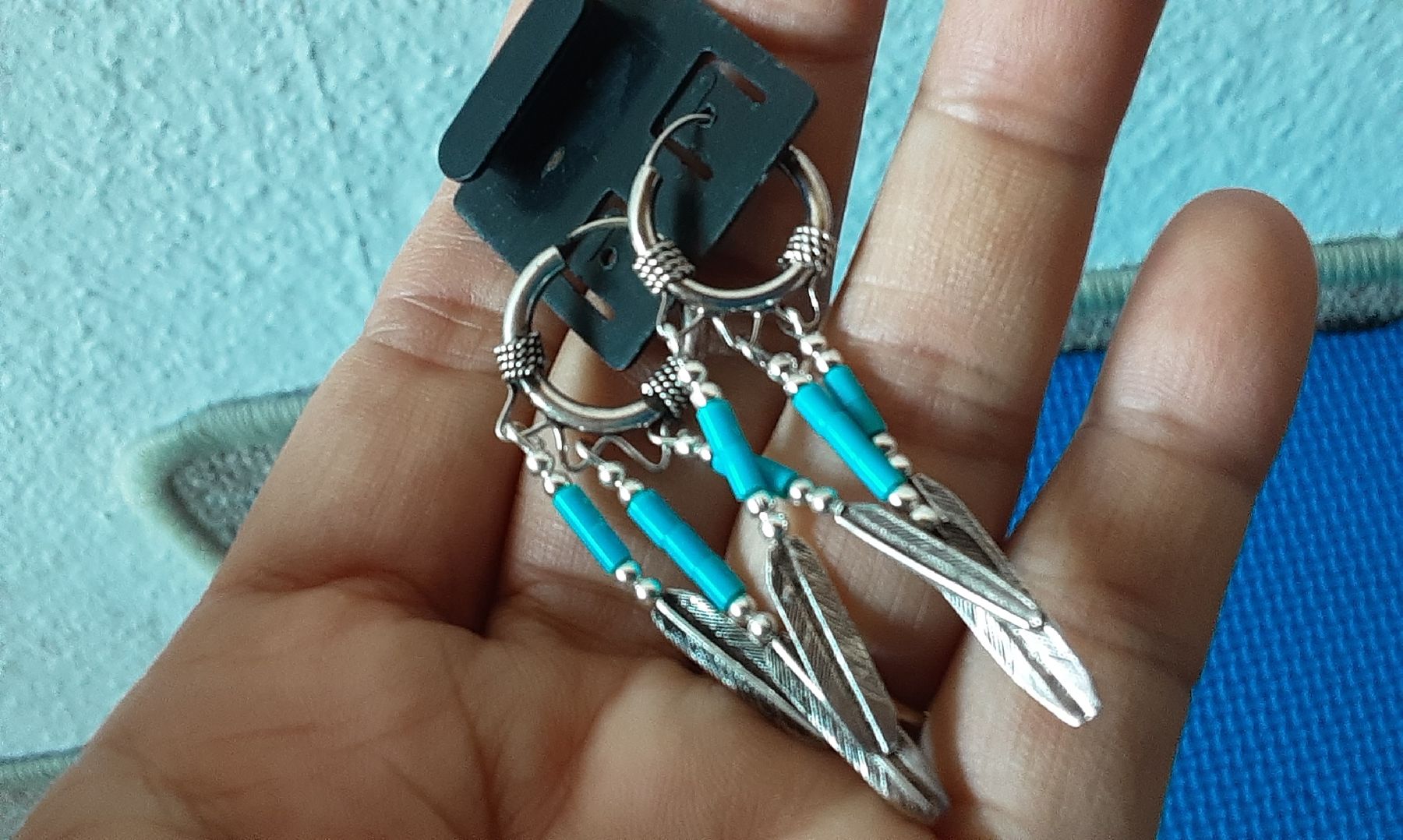 Orecchini pendenti & Orecchini a lobo: Silver 925 hoop earrings with turquoise feathers. – Nuovo (secondo la descrizione) da Wetzikon ZH venduto da Balloonartist 1