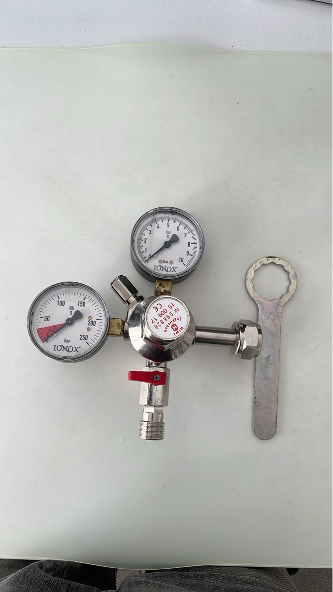 Mesurer: Druckminderer Hiwi Ionox mit Manometer – D'occasion à Ebnat-Kappel par rf1264