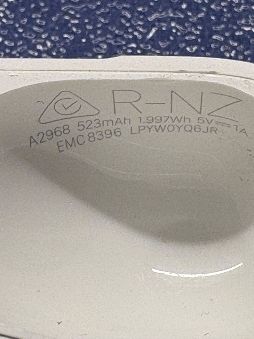 Apple Cuffie: Apple AirPods Pro 2 charging case (A2968). – Usato da Lausanne venduto da Zorrus77 6