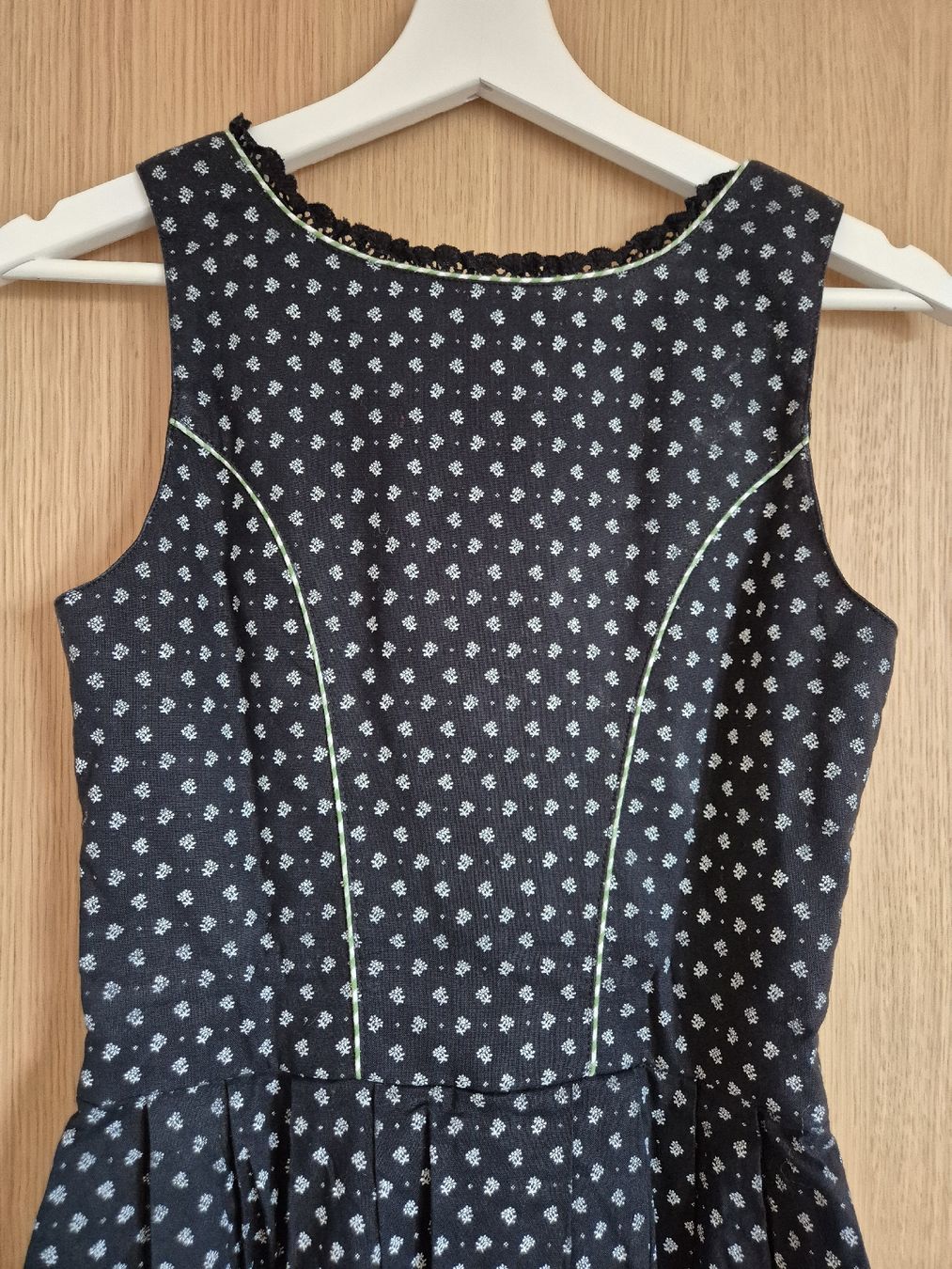 Vestiti: Schwarzes Dirndl mit zwei Schürzen – Usato da Balzers venduto da BeScha88 4