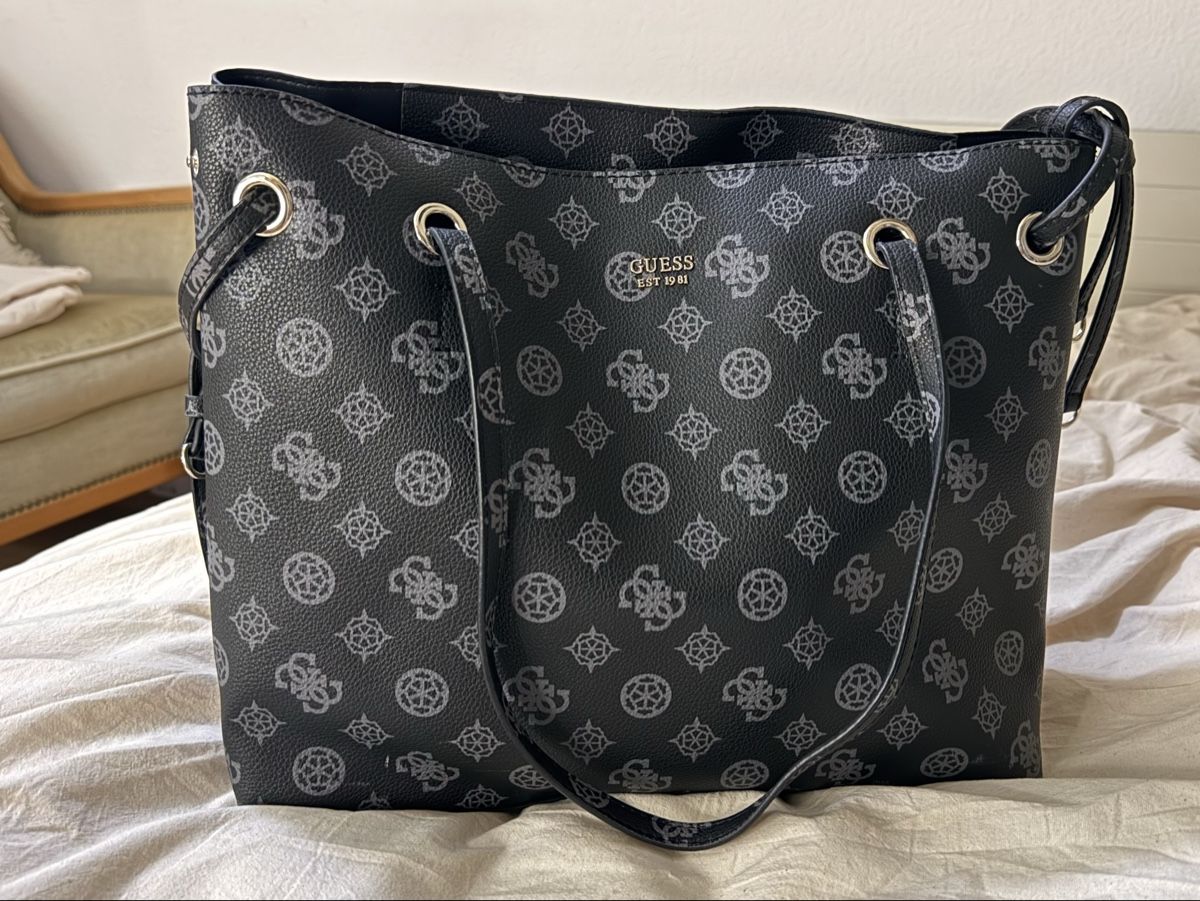 Guess Taschen für Damen: Guess Monogram Shopper Bag – Gebraucht aus Sissach von jameliagr