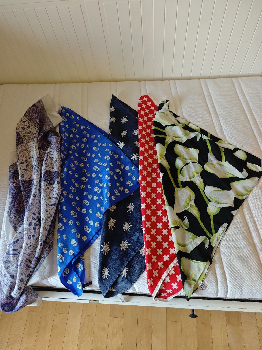 Foulard & Sciarpe: 5x Seidentücher, Mathieu, Striessnig, Andrea Cipo – Usato da Engwang venduto da mumbi88 3