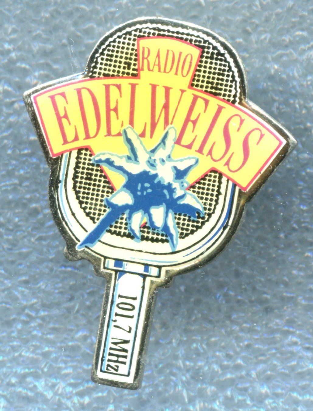 Placchette & Badge: RADIO EDELWEISS  101,7 MHz – Usato da Winterthur venduto da Sammleroase
