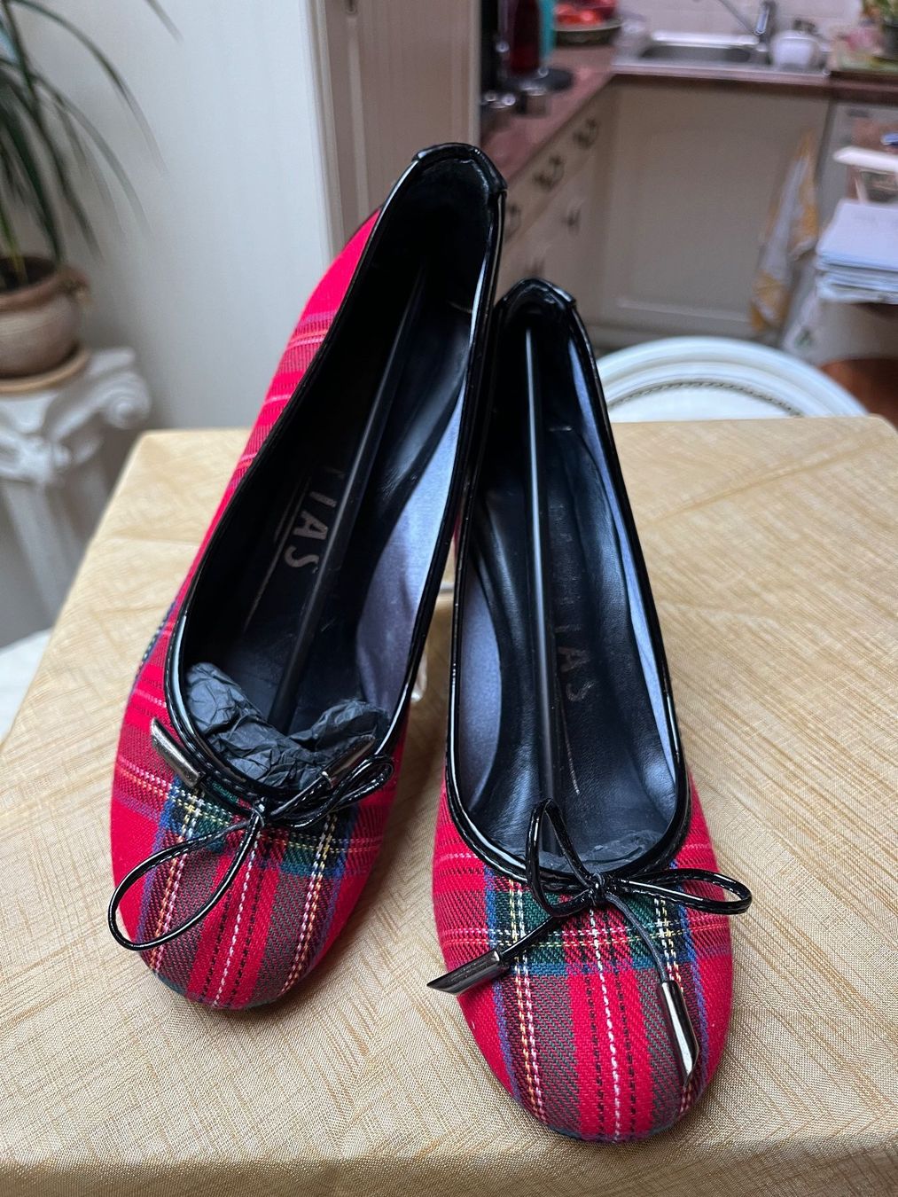 Chaussures femmes: Escarpins rouge motif écossais – Neuf (Voir description) à Sion par dol_v5bk 1