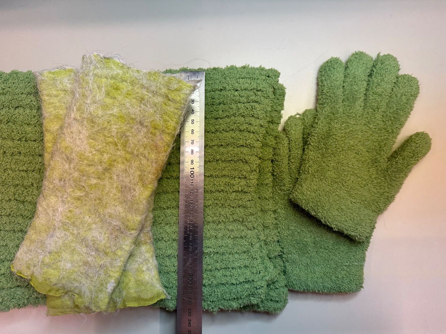 Lotti di vestiti: Set Schal, Stulpen und Handschuhe – Usato da Leuk-Stadt venduto da nadlerhu 2