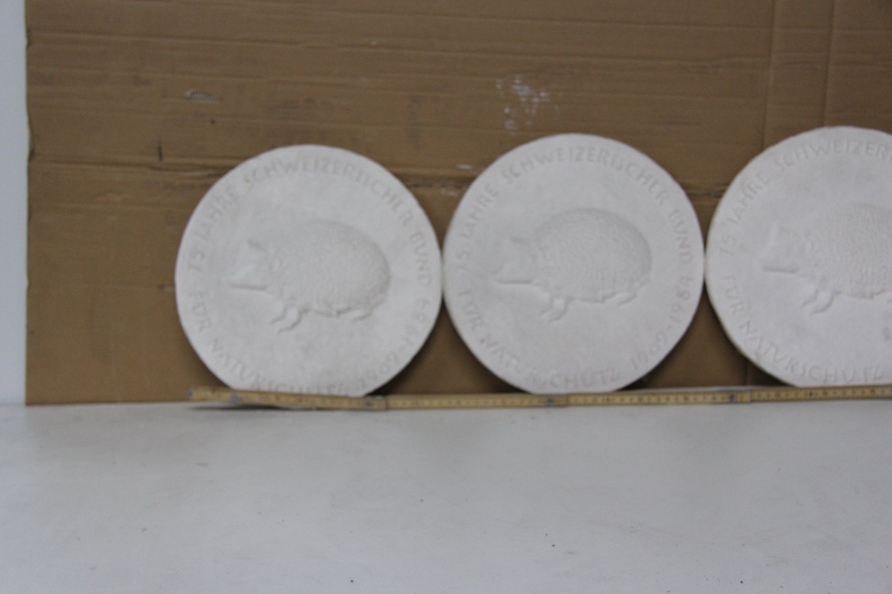 Sculture & Statue: Igelrelief in Gips von Franco Annoni – Usato da Balsthal venduto da Nobelix 1