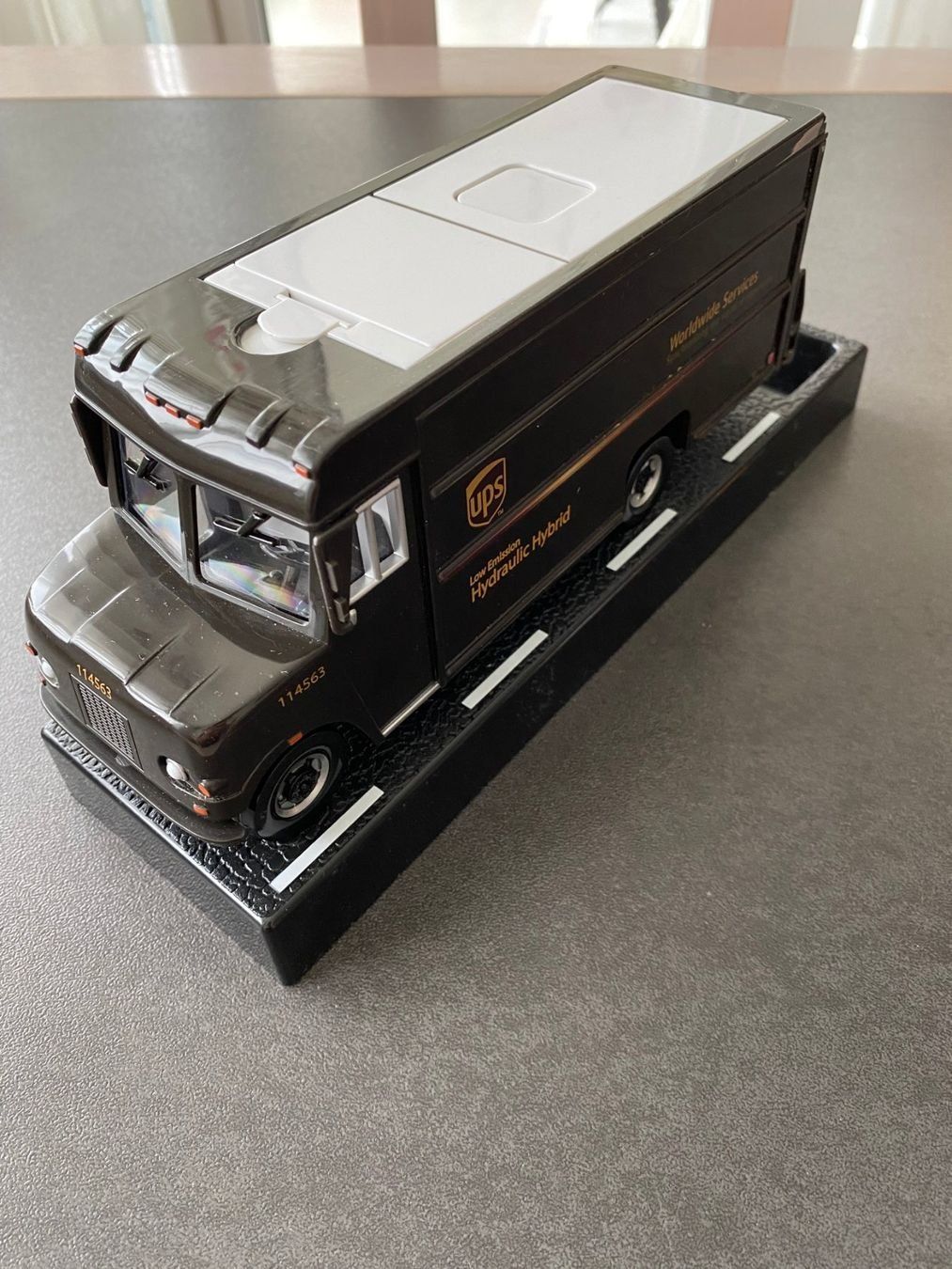 Modellini d'auto: Fourgon Bus UPS Worldwide Services – Usato da Meyrin venduto da Abac007 1