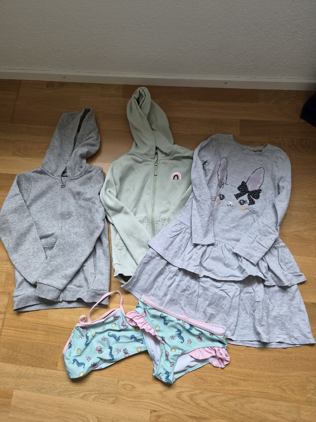 Kleiderpakete & -sets: Kleiderpaket Grösse 122 / 128 – Gebraucht aus Ettiswil von Monika81 2