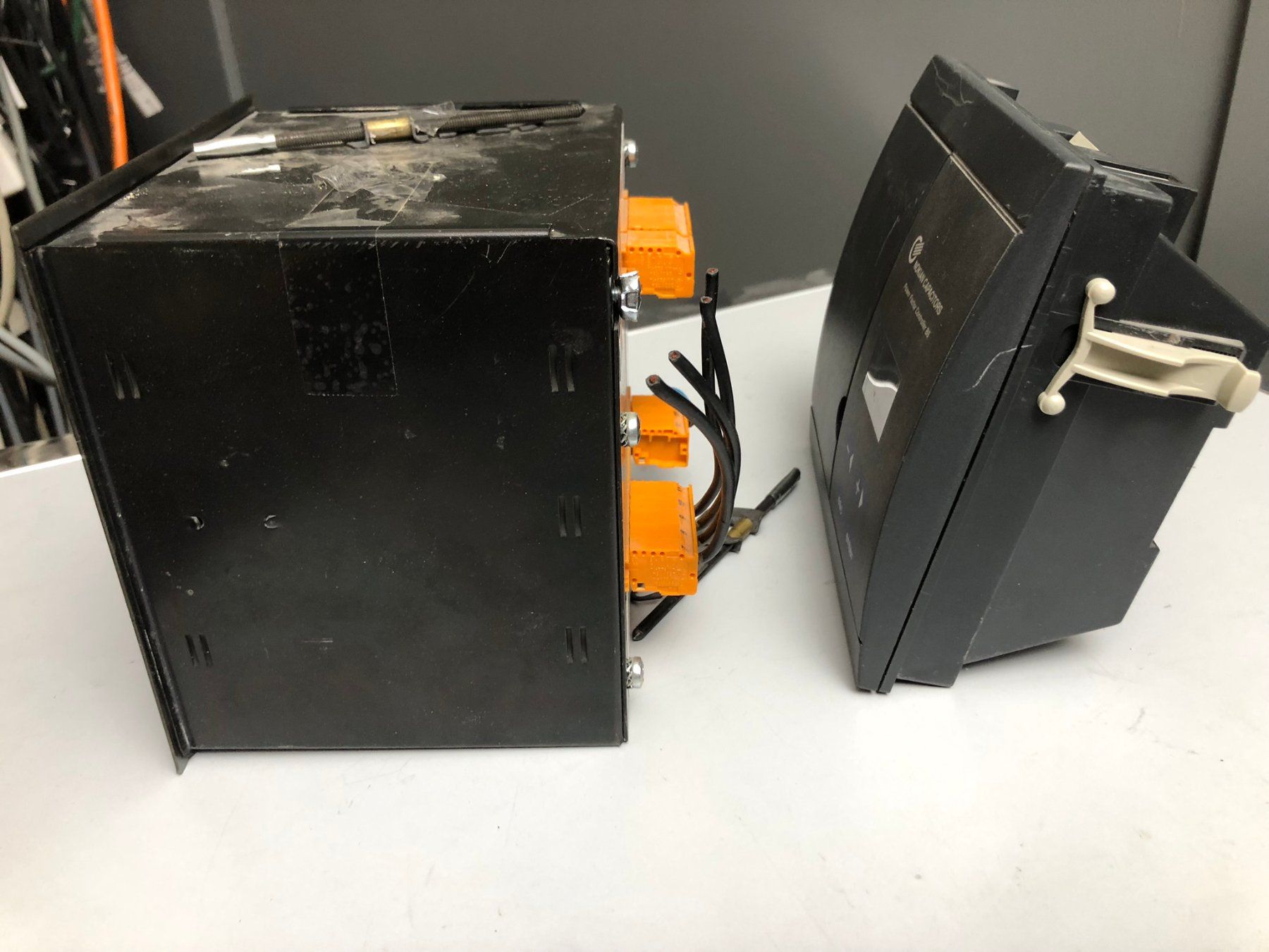 Sistema di controllo: Power Factor Controller Kompensationsanlage Steuerung Regler – Usato da Hinterkappelen venduto da atomschnee 4