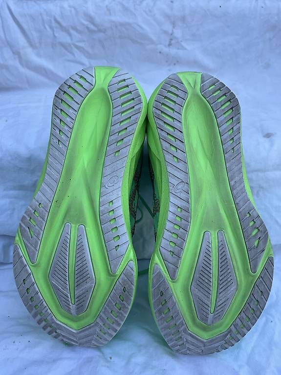 Asics Herrenschuhe: Asics Novablast 5 Grün – Gebraucht aus Murten von Googel 3