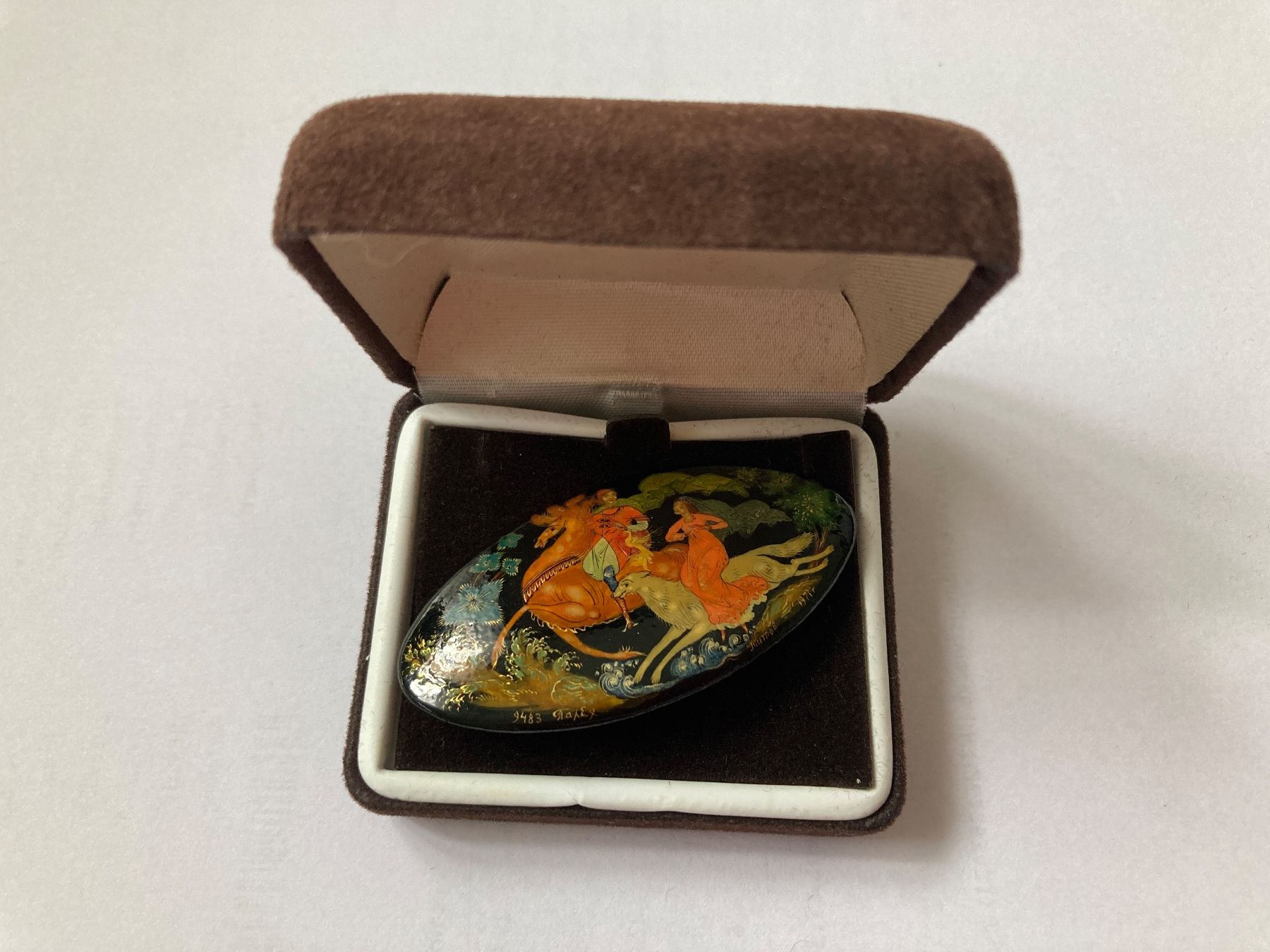 Broschen & Nadeln: Brosche, Lackminiatur aus Palech – Gebraucht aus Winterthur von greenspell 3