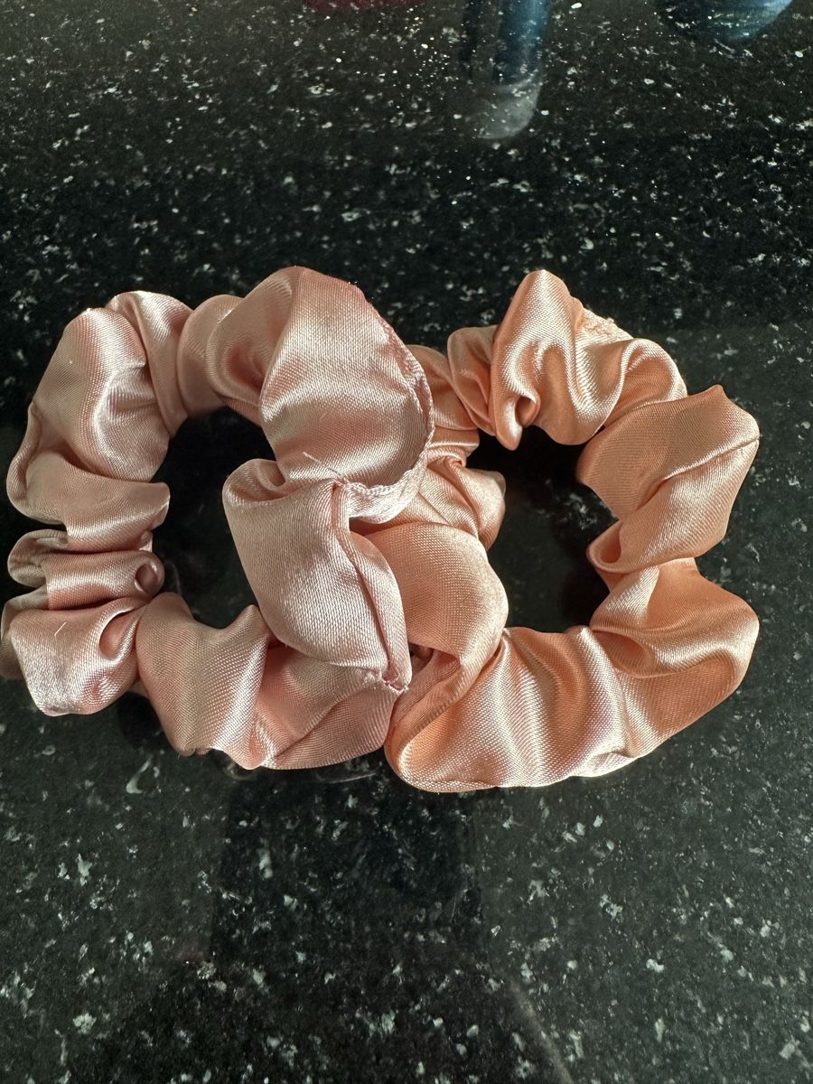 Haarschmuck: Haargummi Scrunchie rosa 2 Stk – Neu und originalverpackt aus Zufikon von tam_gfx6