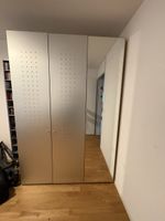 Grosser Kleiderschrank mit viel Stauraum, Top Zustand!