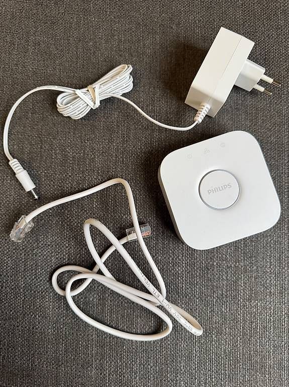 Hub & Switch: Philips Hue Bridge 2 – Usato da Genève venduto da juftum 1
