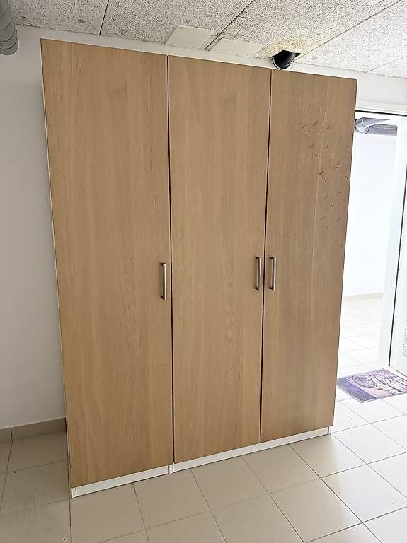 Ikea Guardaroba: mobile armadio – Usato da Zürich venduto da Crivelli 1