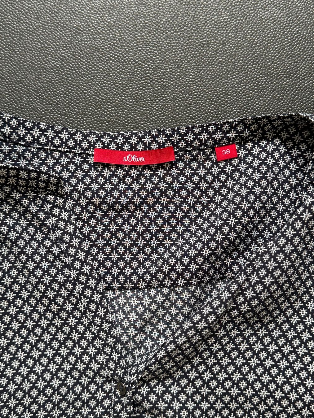 S.Oliver Blusen: S . Oliver Blouse - Black patterned long-sleeved, size 36 – Gebraucht aus Horgen von thesilverarrow 4
